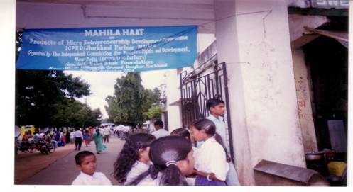 Visitors at the Mahila Haat, September, 2006